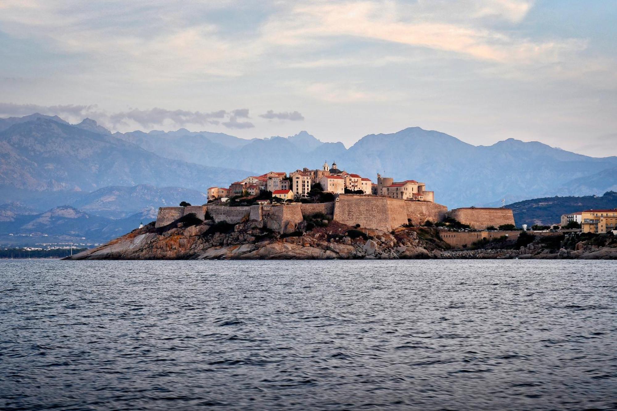 Residence Les Castors Calvi  Eksteriør billede